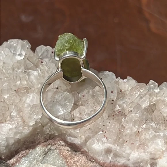 NATURAL PERIDOT 925 STERLING SILVER RING, SIZE 6 - Picture 3 of 7